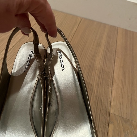 Xhilaration Gold pumps - Picture 6 of 7